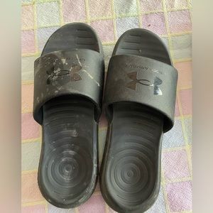 Men’s Slides, size 9